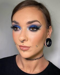 blue eyeshadow and winged liner look