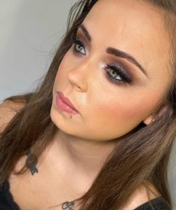 grunge glam bridesmaid makeup look