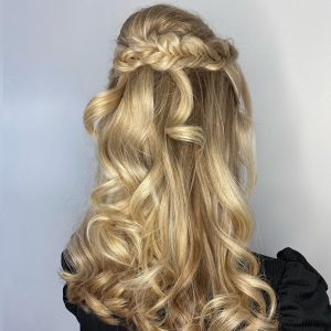 half up do with relaxed curls