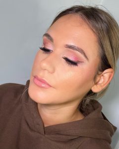pink gloywy glam makeup look