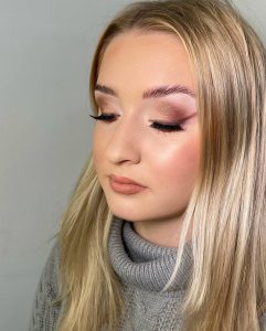 glowing skin makeup look with soft brown